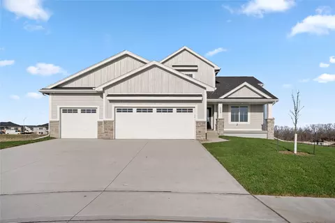 255 NW Copperleaf Ct, Waukee, IA 50263