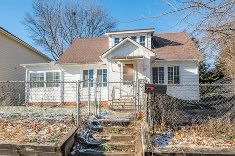 3714 Cornell St, Des Moines, IA 50313