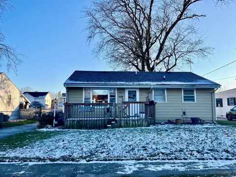 1916 Locust St, West Des Moines, IA 50265
