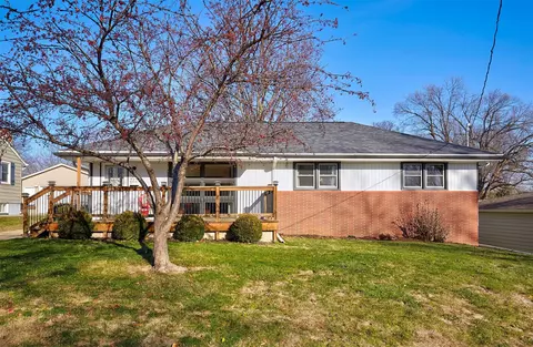 2221 Locust St, West Des Moines, IA 50265