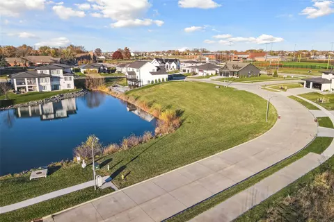 1060 Myles Ct, Waukee, IA 50263