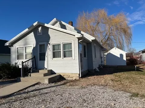 404 7th St, Belle Plaine, IA 52208