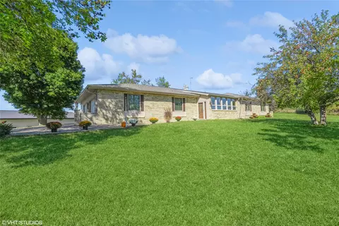 2034 Highway F36 Hwy W, Newton, IA 50208