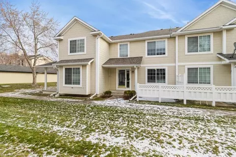 9335 Greenspire Dr #11, West Des Moines, IA 50266