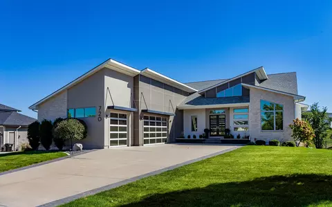 720 Century Cir, Waukee, IA 50263