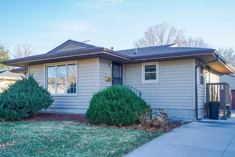 2209 N 5th Ave E, Newton, IA 50208