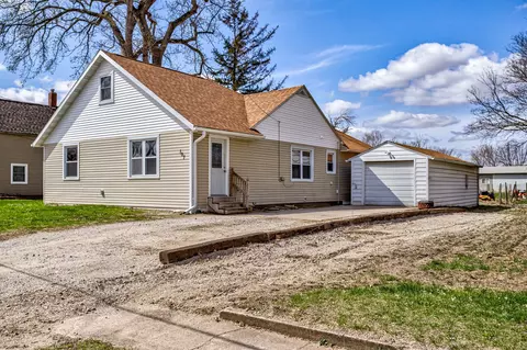 107 Race St, Cambridge, IA 50046