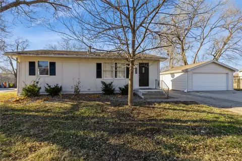 2600 E 37th St, Des Moines, IA 50317