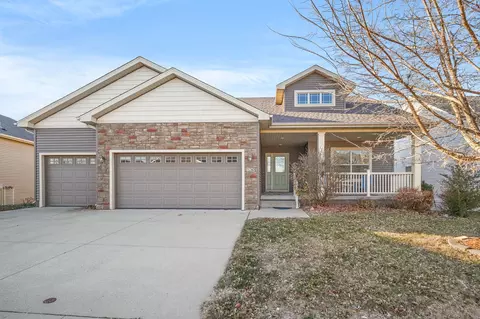 130 Broderick Dr, Waukee, IA 50263