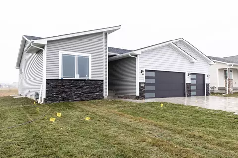 404 NE Madison Ave, Elkhart, IA 50073