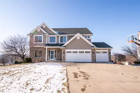 1750 Rolling Meadows Dr, Pleasant Hill, IA 50327