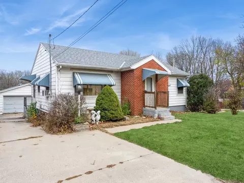 755 NW Aurora Ave, Des Moines, IA 50313