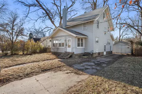 609 Ridgewood Ave, Ames, IA 50010