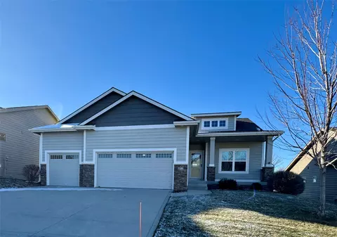 272 NE Pinehurst Cir, Ankeny, IA 50021