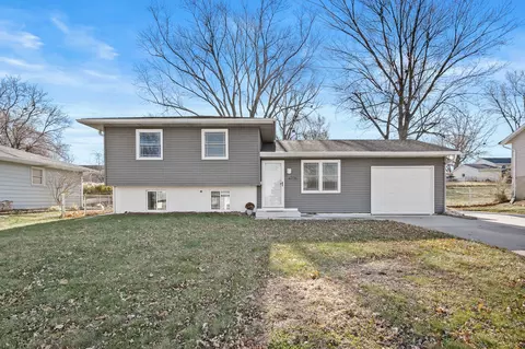 4726 Devlin Dr, Norwalk, IA 50211