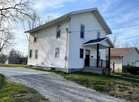 121 W 10th St N, Newton, IA 50208