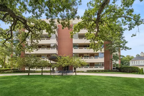 4004 Grand Ave #304, Des Moines, IA 50312