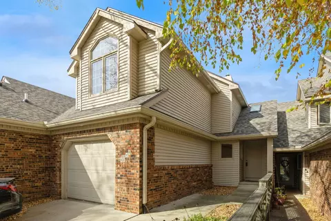 6841 Sharon Dr, Urbandale, IA 50322