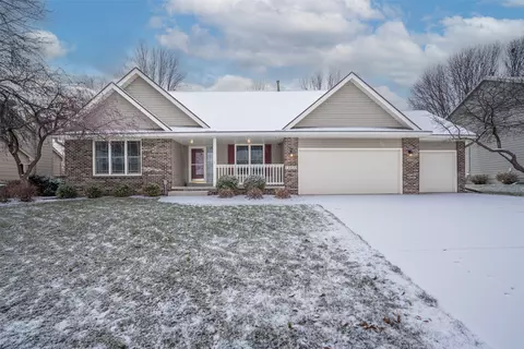 12822 Sunset Ter, Clive, IA 50325