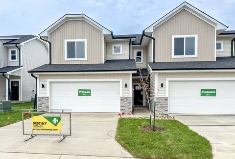 6940 Poppy Ct, Johnston, IA 50131