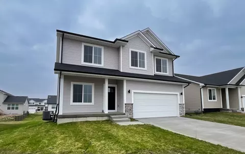 14216 Northpark Dr, Urbandale, IA 50323