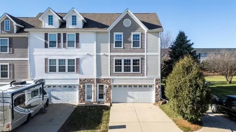 4440 153rd St, Urbandale, IA 50323