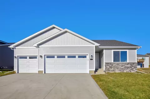 9441 Modena Ln, West Des Moines, IA 50266