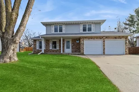 1055 Maplenol Dr, West Des Moines, IA 50266