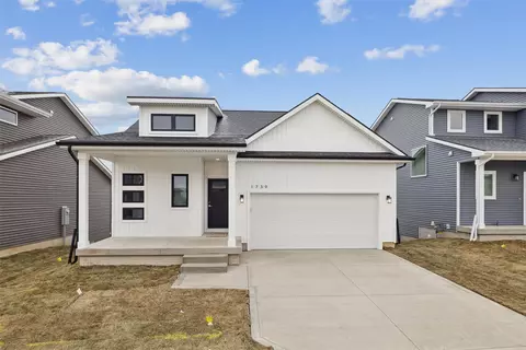 1739 Willow Ct, Norwalk, IA 50211