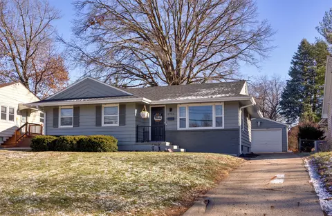 2725 62nd St, Des Moines, IA 50322