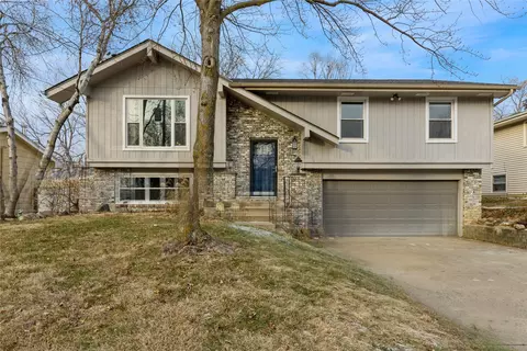 6641 Holcomb Ave, Des Moines, IA 50322