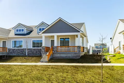 9749 Regatta Ln, Johnston, IA 50131