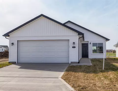 2207 Legacy Dr, Norwalk, IA 50211