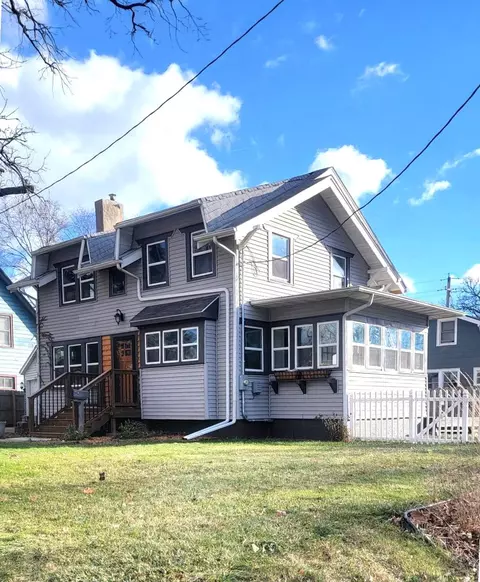 718 Clinton Ave, Des Moines, IA 50313