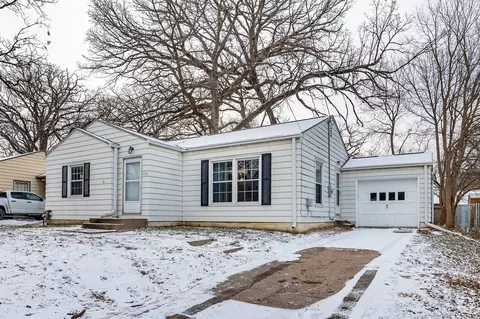 683 63rd St, Des Moines, IA 50312