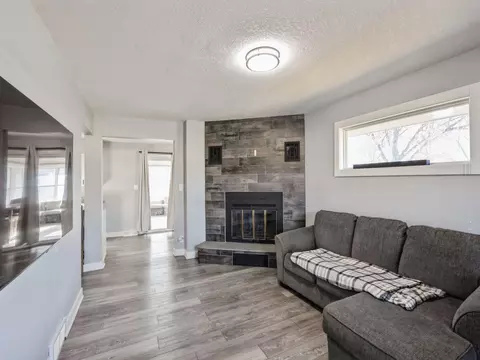 3122 Lindlavista Way, Des Moines, IA 50310