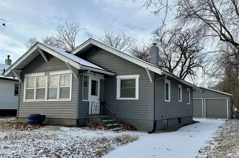 3812 Bowdoin St, Des Moines, IA 50313