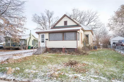 421 11th St, West Des Moines, IA 50265