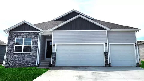 1305 NE 56th St, Ankeny, IA 50021