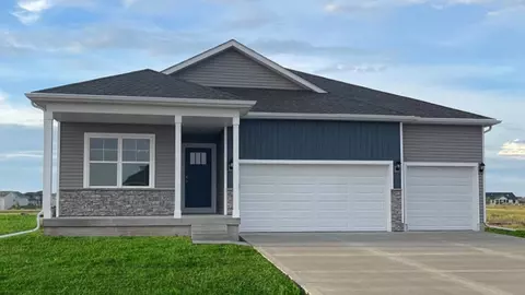 1381 NW Brandywine Ln, Waukee, IA 50263