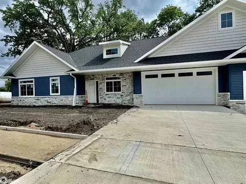 325 27th Pl S Pl, Clear Lake, IA 50428