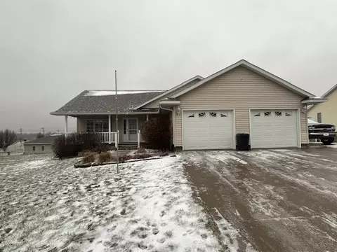 1305 Overlook Dr, Tama, IA 52339