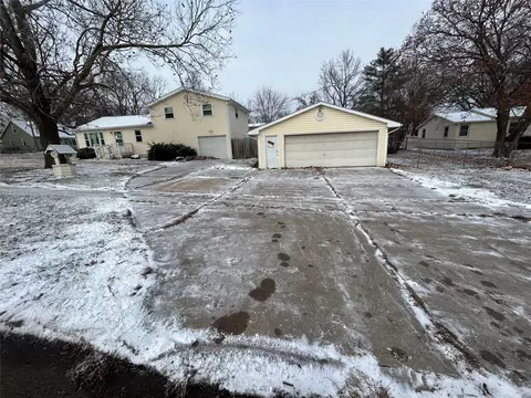 410 S Freeman St, Indianola, IA 50125