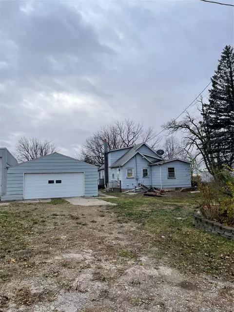 13133 Marion St, Prairie City, IA 50228