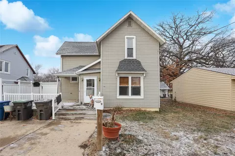 102 SE 15th Ct, Des Moines, IA 50316