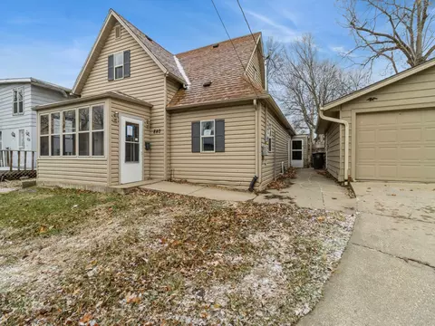 840 Walker St, Des Moines, IA 50316