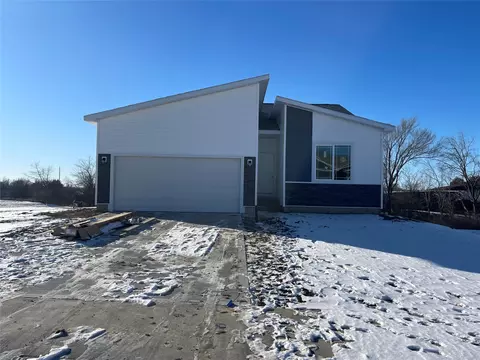 606 Ironwood Ave, Woodward, IA 50276