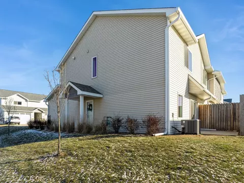 901 Summerset Pl, Indianola, IA 50125