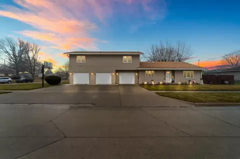 605 S Park Lane Dr, Knoxville, IA 50138