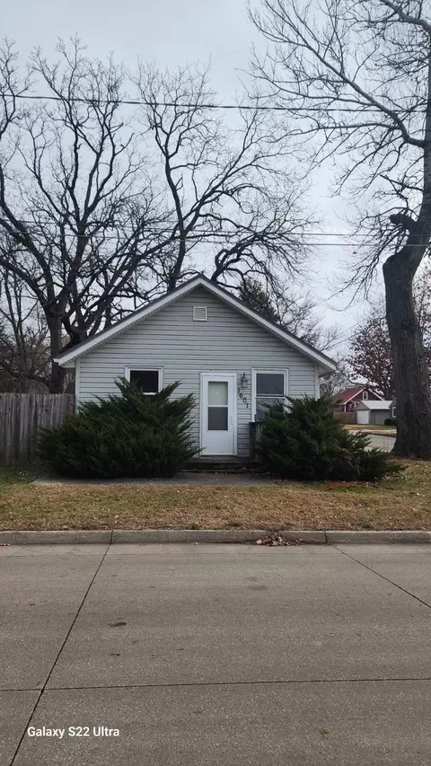1601 E 28th St, Des Moines, IA 50317
